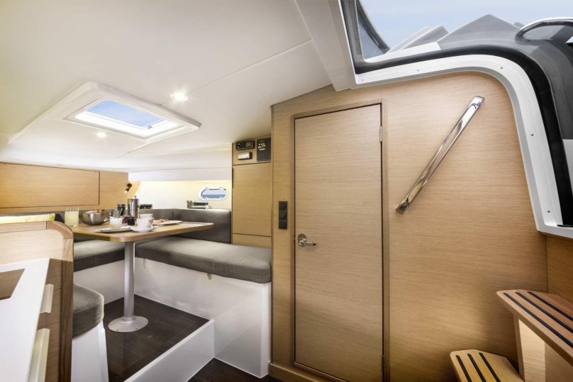 Катер Бавария 30 спорт