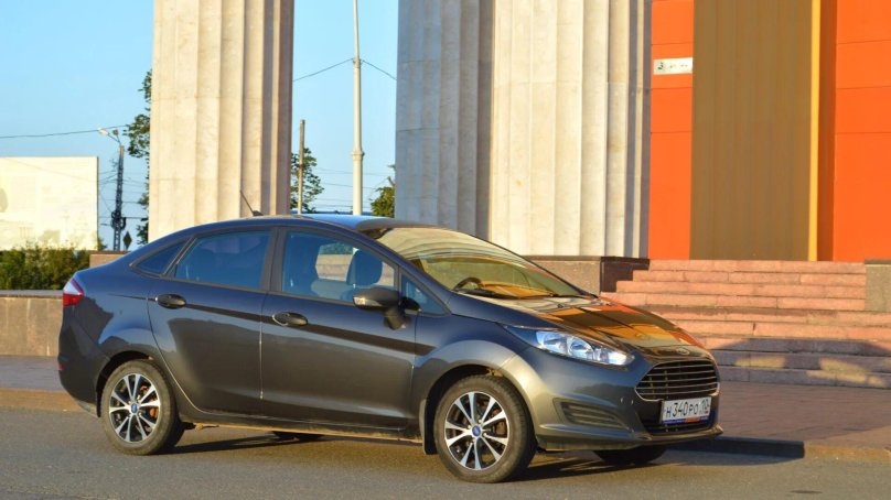 Ford Fiesta седан АТ