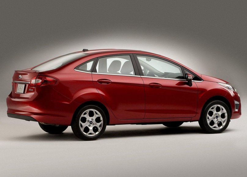 Форд Фиеста 2010 седан