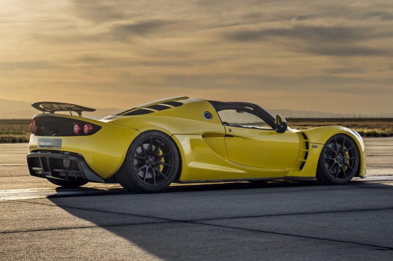 Машина Hennessey Venom gt