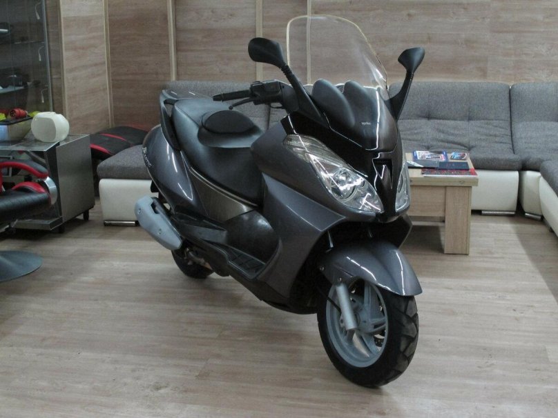Скутер Aprilia 125