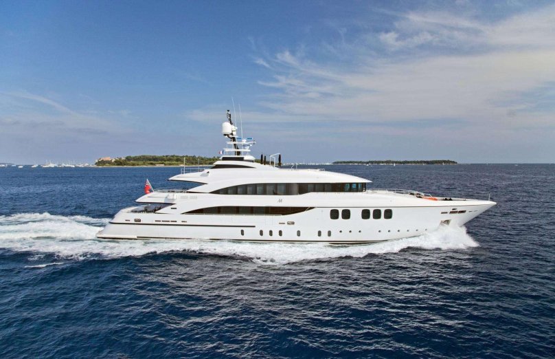 Яхта 50 метров