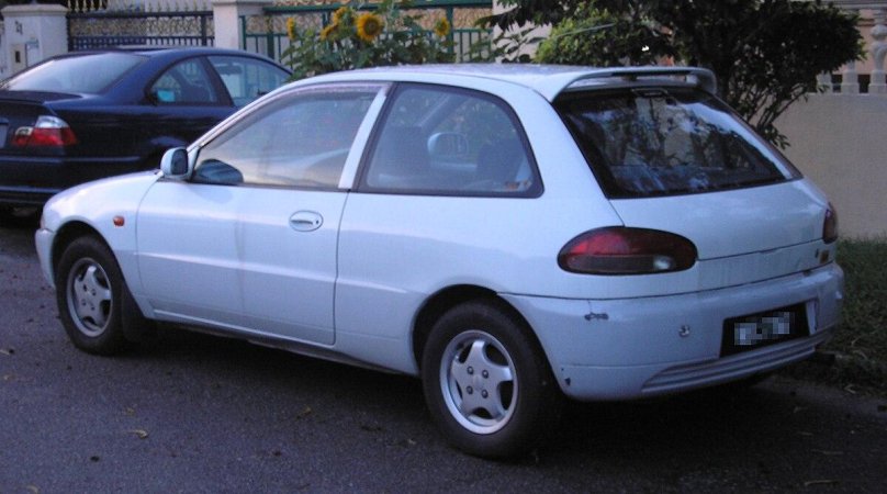 Mitsubishi Proton 1995