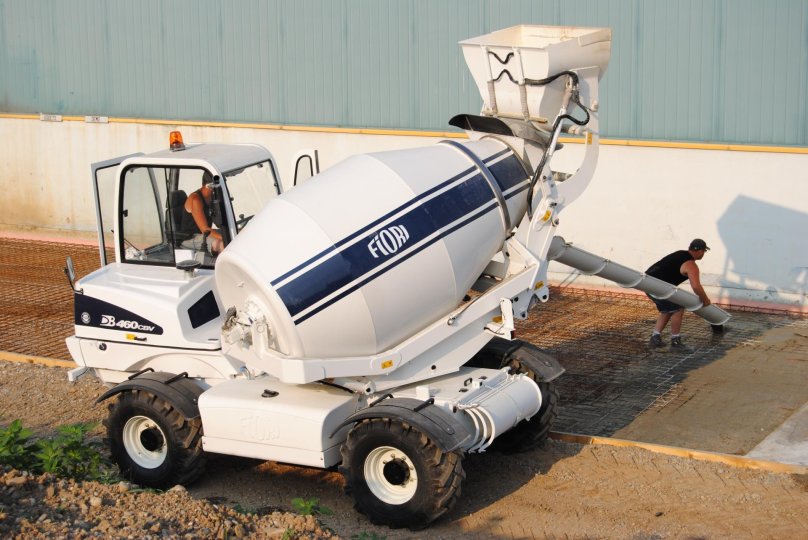 Бетоносмеситель самоходный с самозагрузкой Fiori DB 460