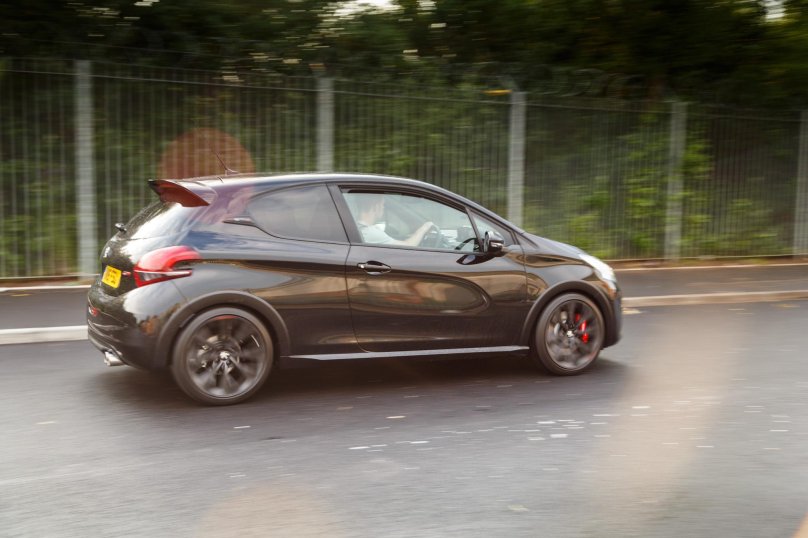 Пежо 208 купе 2008