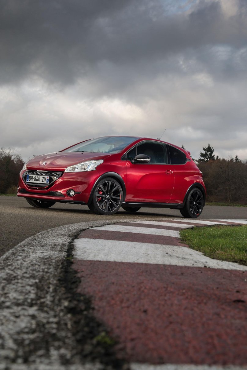Peugeot 208 GTI 2021