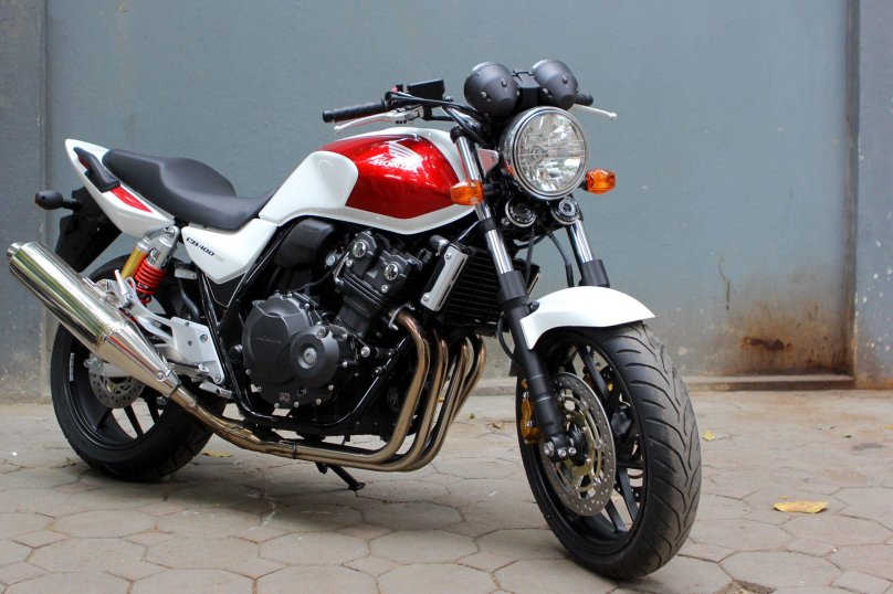 Honda sb400 super four