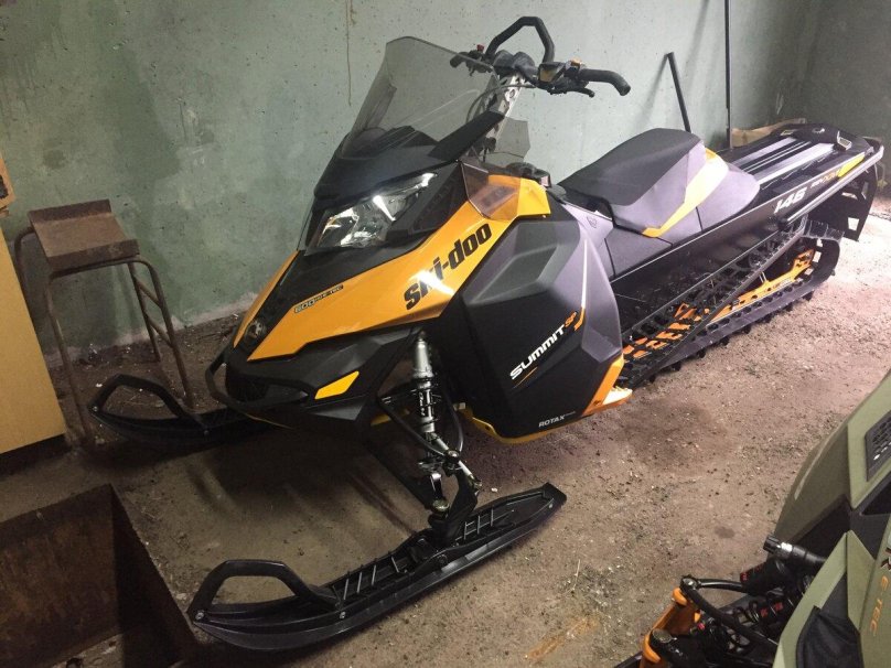 BRP Ski-Doo Summit 600