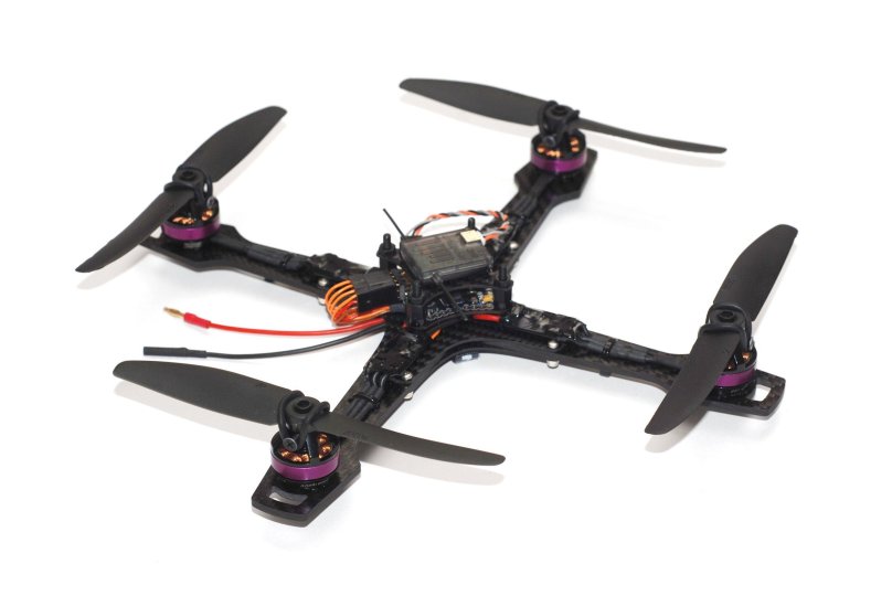 Дрон на пульте управления