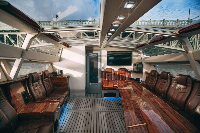 Яхта Белуга Санкт-Петербург