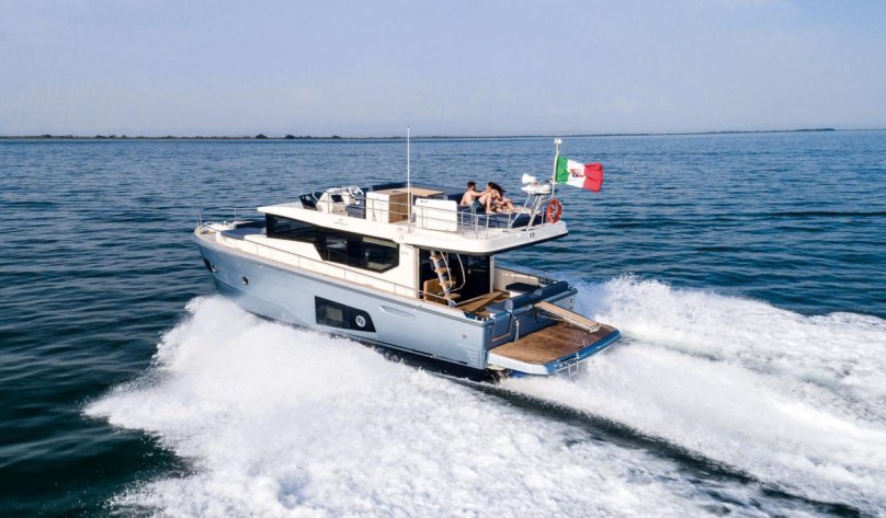 Яхта траулерного типа Kranchi Eko Trawler 43 LD