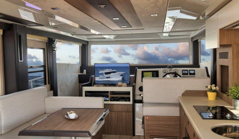 Яхта траулерного типа Kranchi Eko Trawler 43 LD