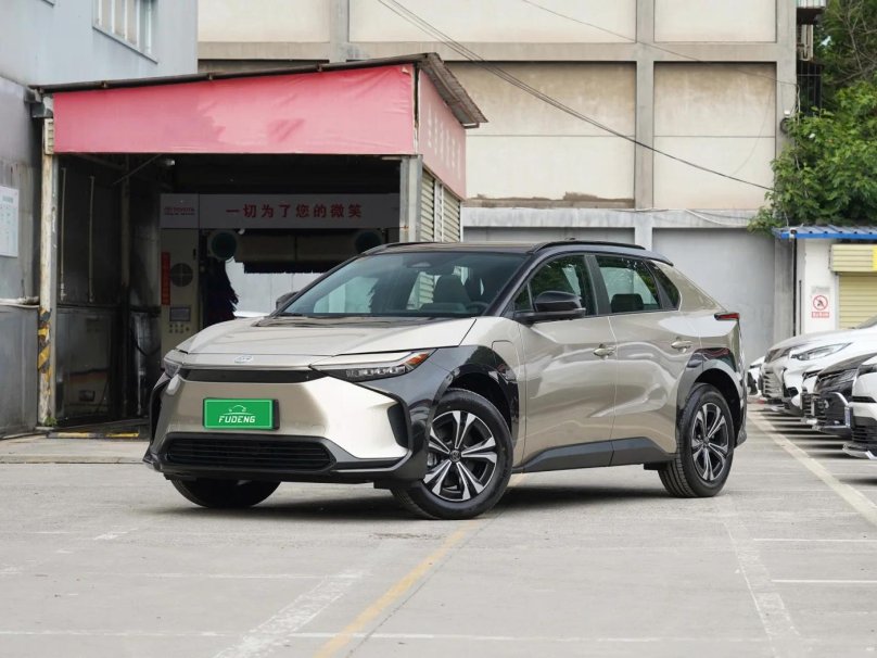 Тойота bz4x 2023