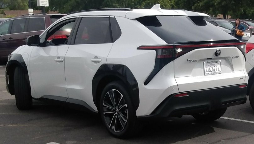 Toyota bz4x белая