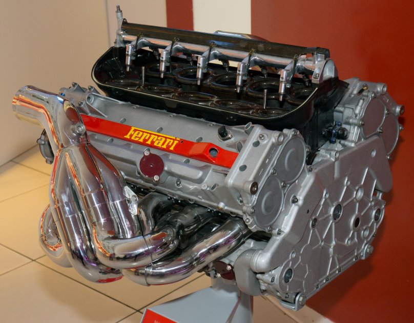 Ferrari f140 engine