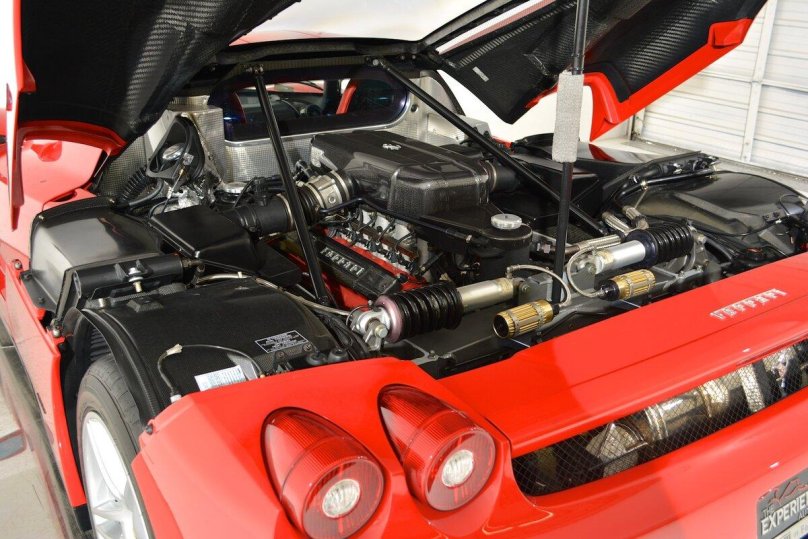 Мотор Ferrari Enzo