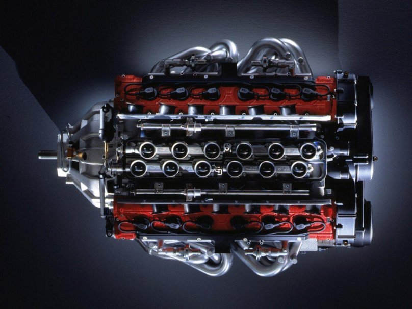 Ferrari f140 engine