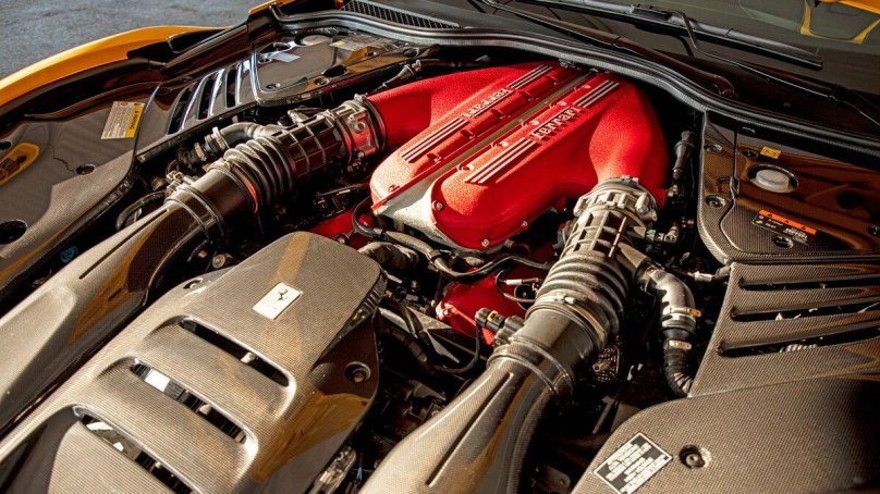 Феррари 812 Competizione двигатель