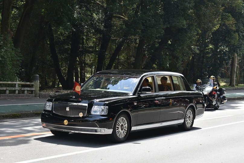 Тойота сенчури Роял