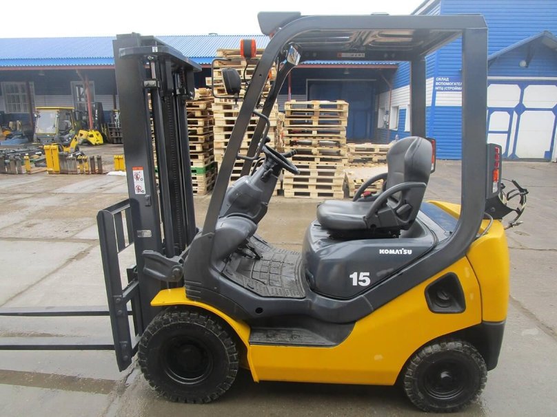 Вилочный погрузчик Komatsu fd15t-21