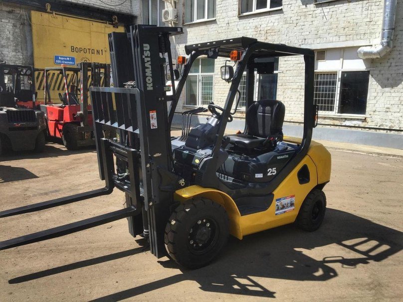 Вилочный погрузчик Komatsu fd25t-17