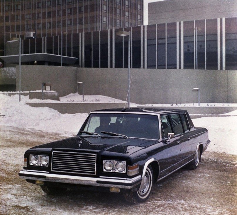 ЗИЛ 4104 седан