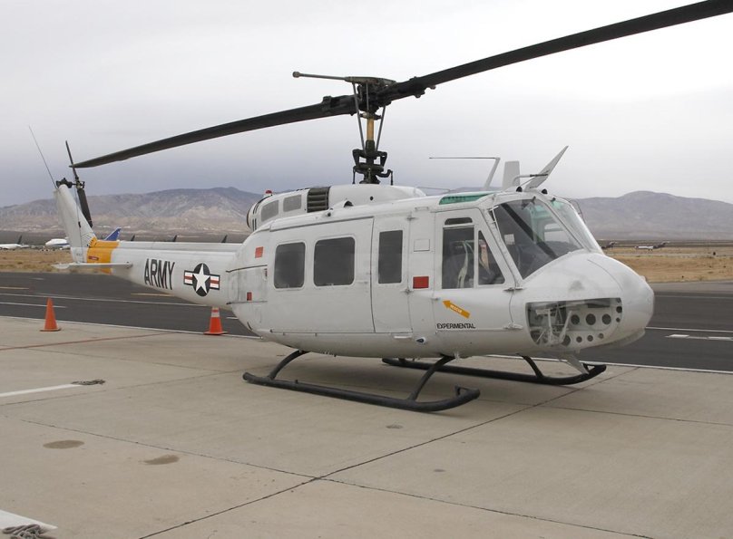 Вертолет Bell "uh-1 Huey"