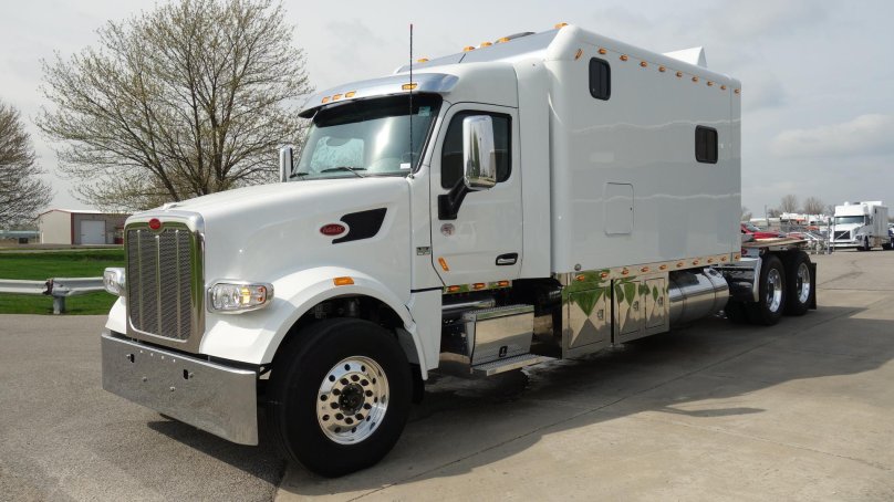 Freightliner Cascadia Bolt Custom Sleeper