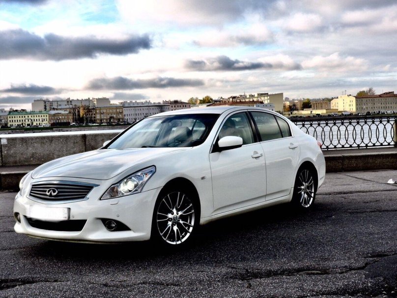 Инфинити седан g25