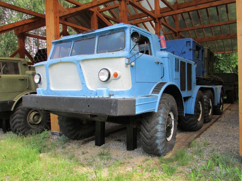 Военный тягач ЗИЛ 135