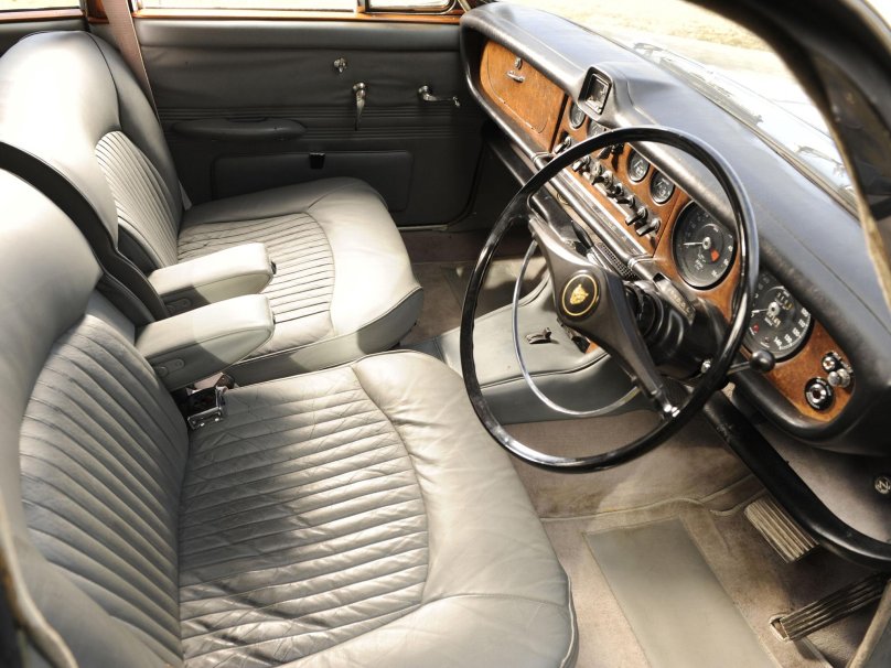 Jaguar 420 and Daimler Sovereign (1966–1969)