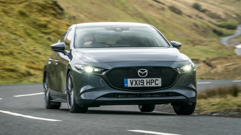 Надпись SKYACTIV Technology Mazda