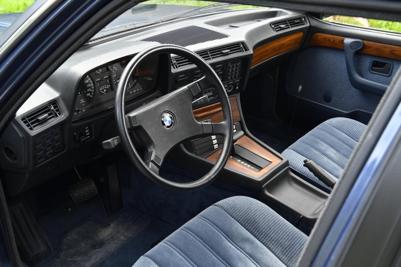 BMW e23 745i