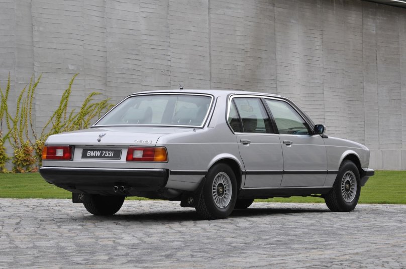 БМВ 733 е23