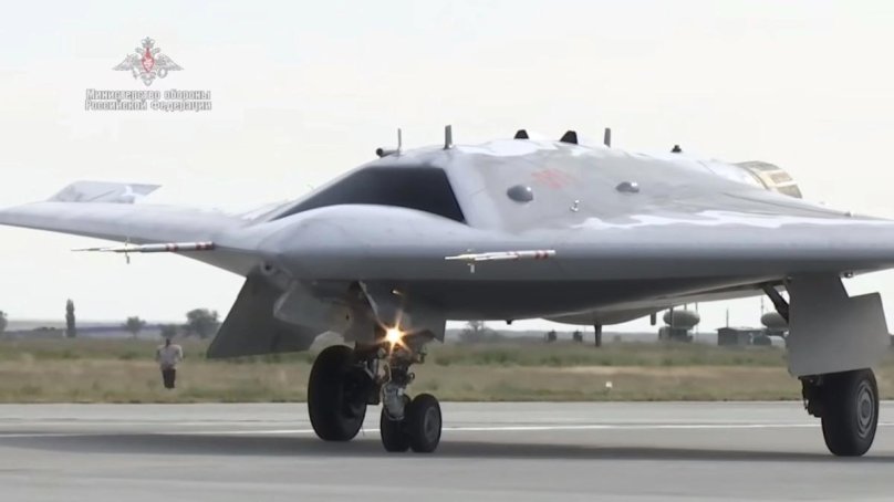 Российский ударный дрон с-70 "охотник"