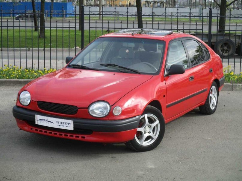 Toyota Corolla e110 лифтбек