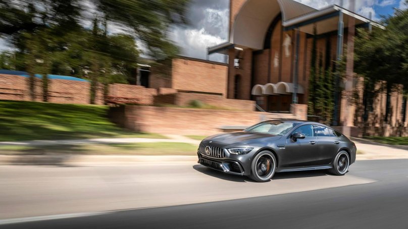 Мерседес Бенц АМГ ГТ 4