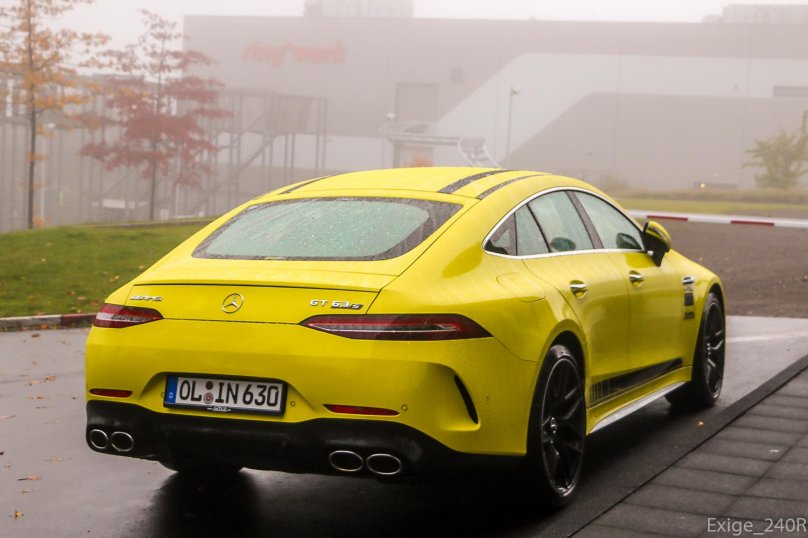 Mercedes AMG gt 4