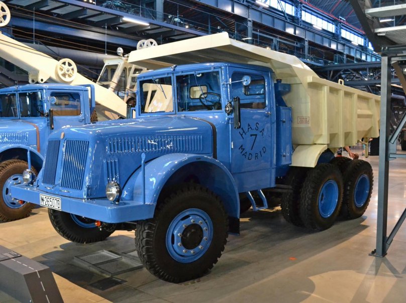 Tatra 147