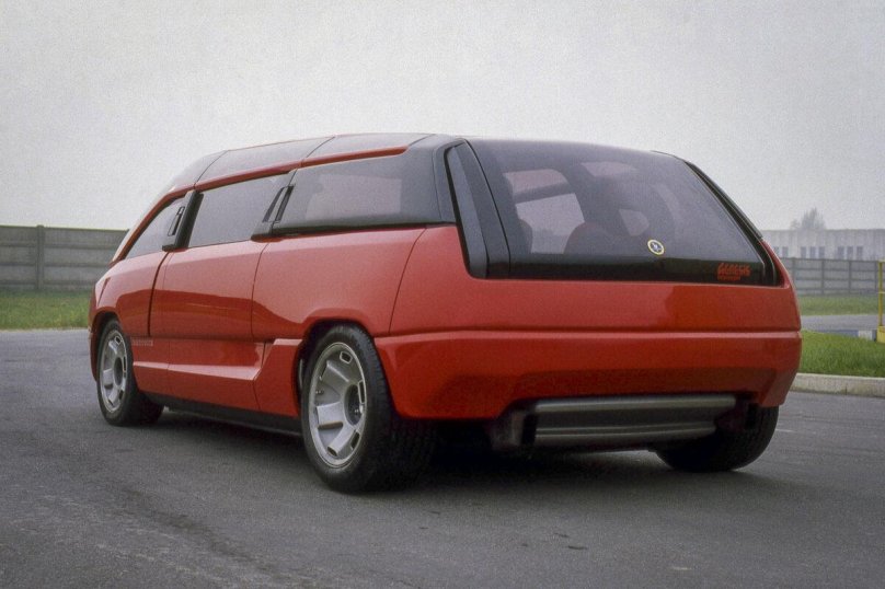 Четырехместный минивэн