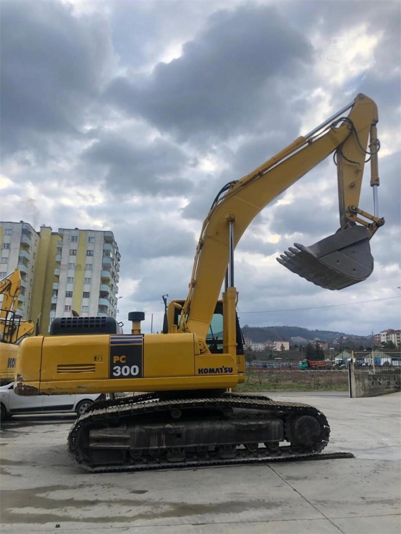 Komatsu pc300-8