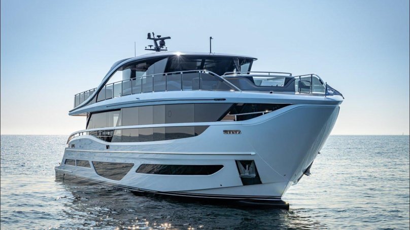 Яхта моторная Першинг