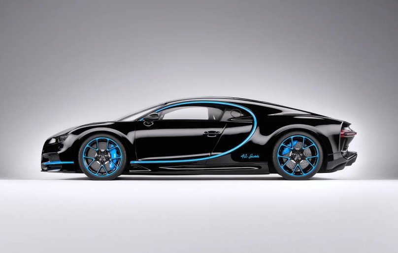Bugatti Chiron вид сбоку