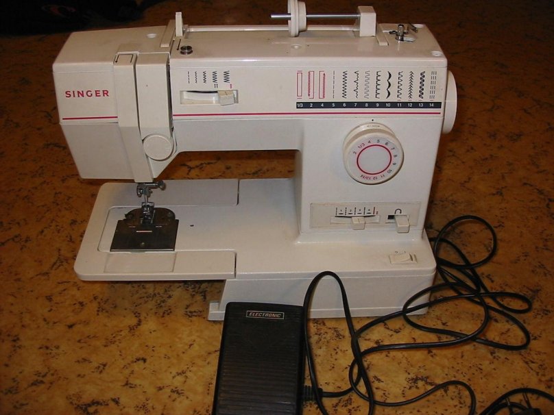 Швейная машинка Singer 9015