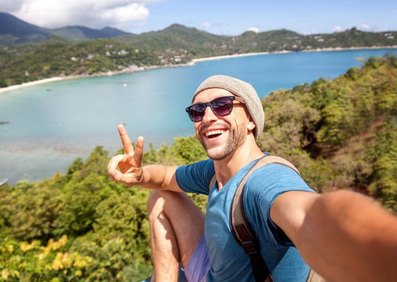 Парень путешествует