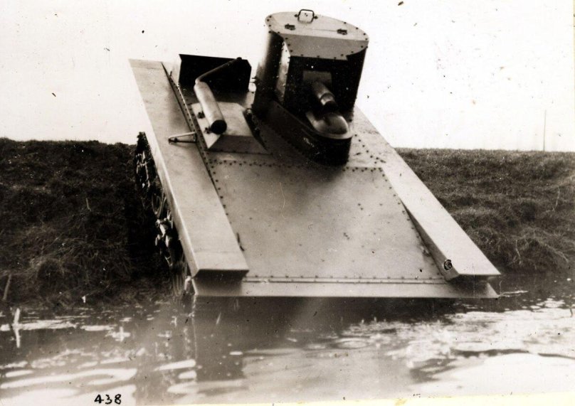 Плавающий танк Виккерс Карден Ллойд