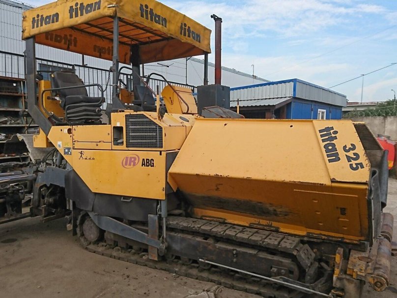 Асфальтоукладчик гусеничный типа abg Titan 325