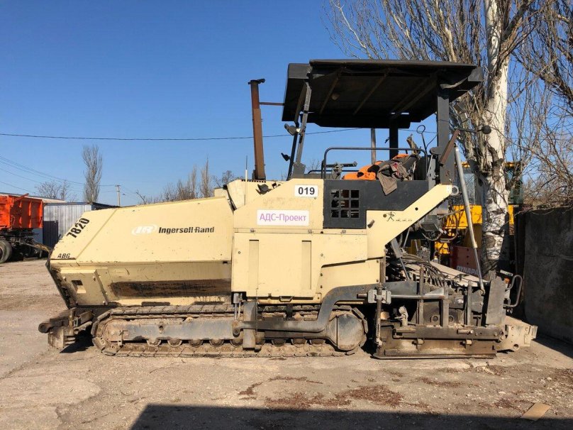 Асфальтоукладчик Титан 7820