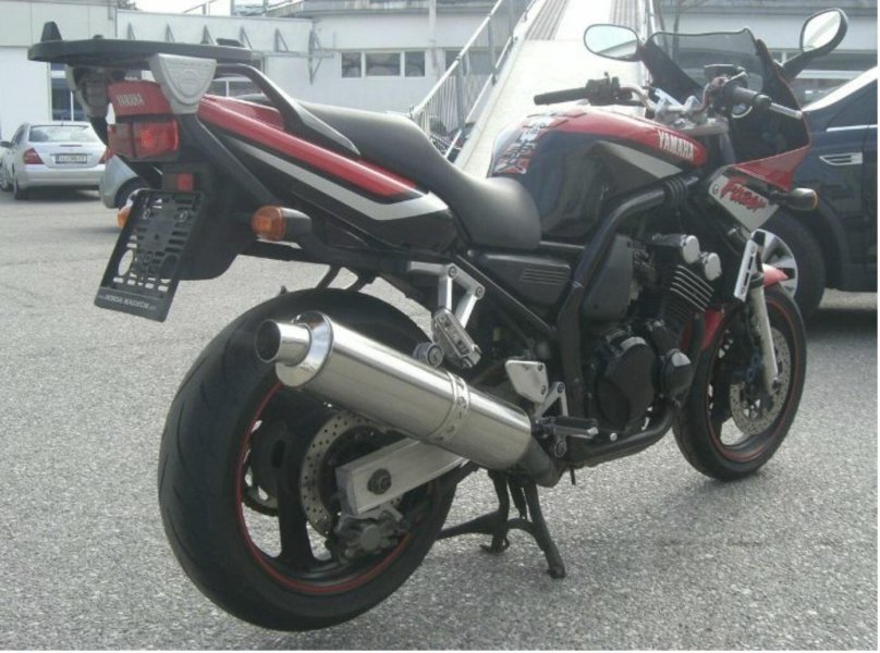 Yamaha FZS 600