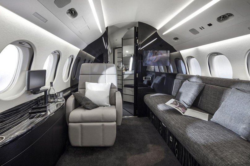 Бизнес Джет Falcon 8x